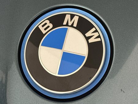 2023-BMW-iX-xDrive40_12