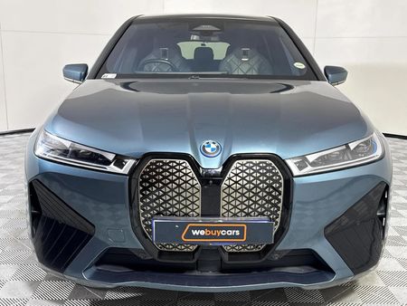 2023-BMW-iX-xDrive40_1
