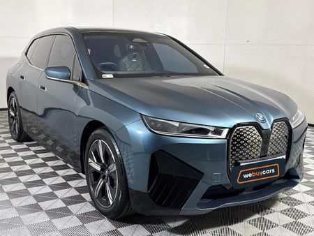 2023-BMW-iX-xDrive40_2