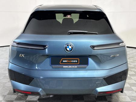 2023-BMW-iX-xDrive40_4