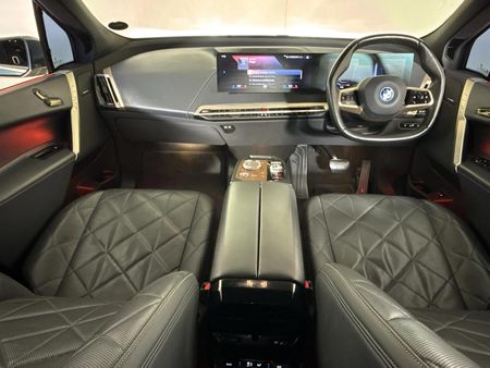 2023-BMW-iX-xDrive40_6
