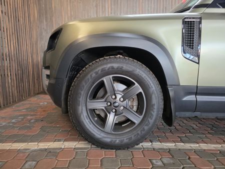 2021-Land-Rover-Defender-110-D240-SE-177kW_10