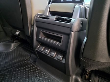 2021-Land-Rover-Defender-110-D240-SE-177kW_14