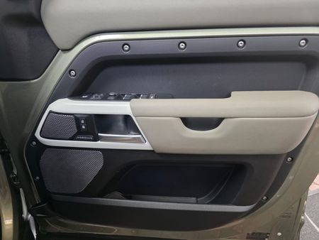 2021-Land-Rover-Defender-110-D240-SE-177kW_15