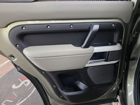 2021-Land-Rover-Defender-110-D240-SE-177kW_20