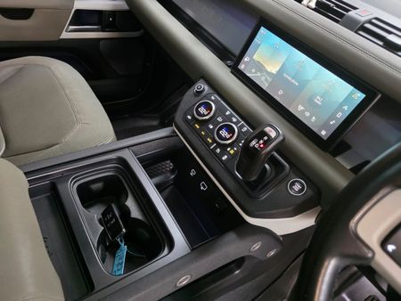 2021-Land-Rover-Defender-110-D240-SE-177kW_23
