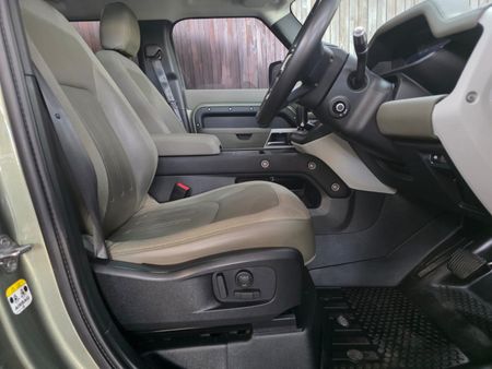 2021-Land-Rover-Defender-110-D240-SE-177kW_25