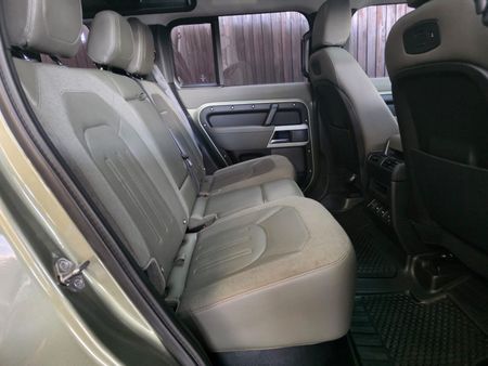 2021-Land-Rover-Defender-110-D240-SE-177kW_26