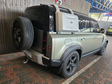2021-Land-Rover-Defender-110-D240-SE-177kW_6