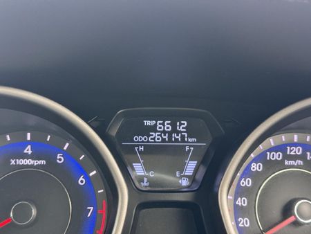 2012-Hyundai-Elantra-18-GLS-Executive_9