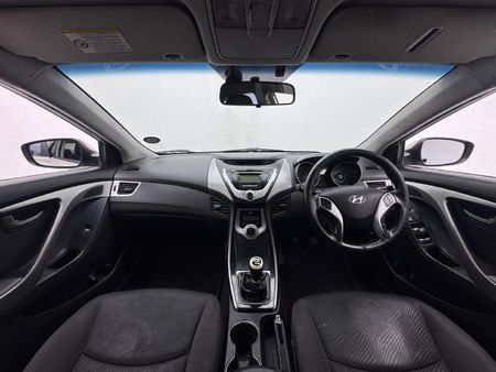 2012-Hyundai-Elantra-18-GLS-Executive_10