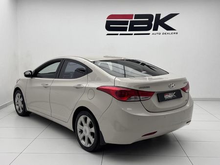 2012-Hyundai-Elantra-18-GLS-Executive_3