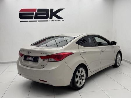 2012-Hyundai-Elantra-18-GLS-Executive_5