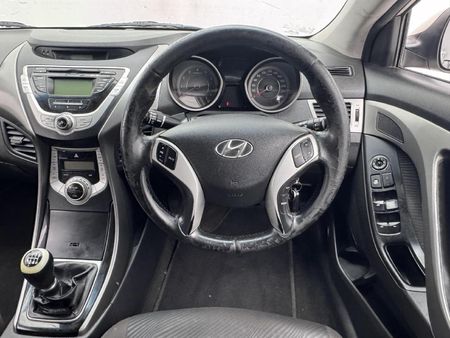 2012-Hyundai-Elantra-18-GLS-Executive_8