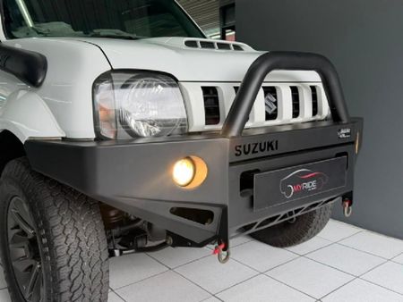 2015-Suzuki-Jimny-13_10
