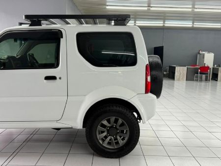 2015-Suzuki-Jimny-13_4