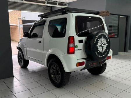 2015-Suzuki-Jimny-13_5