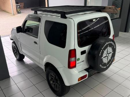 2015-Suzuki-Jimny-13_6