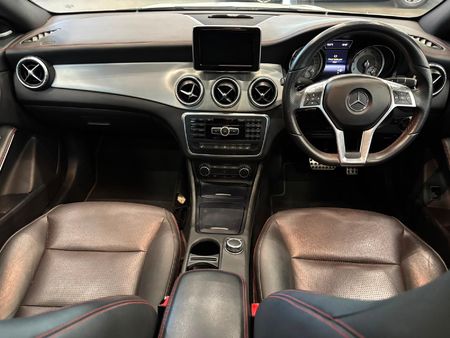 2014-Mercedes-Benz-CLA-200-AMG-Auto_9