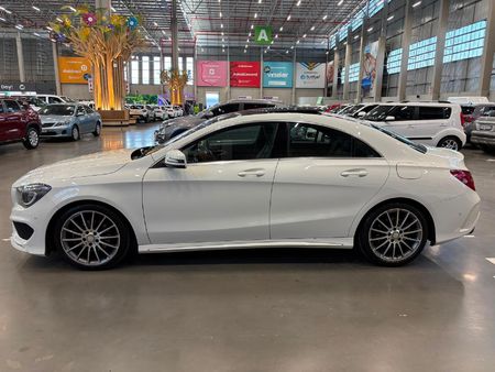 2014-Mercedes-Benz-CLA-200-AMG-Auto_5