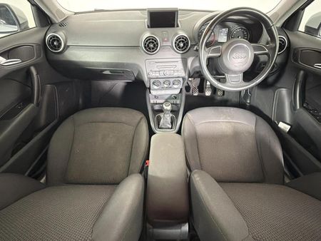 2014-Audi-A1-Sportback-12-TFSI-Attraction_6