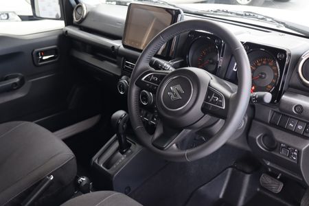 2025-Suzuki-Jimny-15-GLX-Auto_10