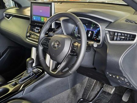 2026-Toyota-Corolla-Cross-18-XR-Hybrid_13