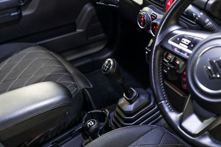 2021-Suzuki-Jimny-15-GLX_24
