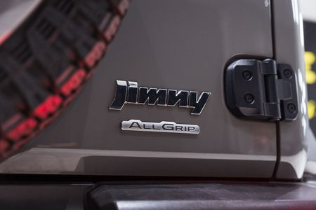 2021-Suzuki-Jimny-15-GLX_7