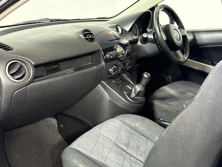 2015-Mazda-2-13-Active-5-dr_9