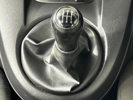 2015-Mazda-2-13-Active-5-dr_11
