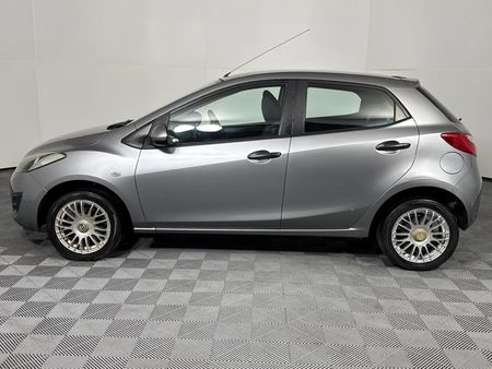 2015-Mazda-2-13-Active-5-dr_5