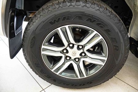 2017-Toyota-Fortuner-27-VVTi-Raised-Body-Auto_9