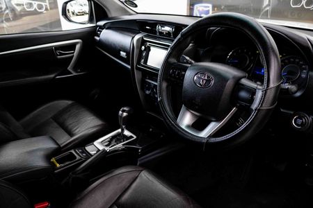 2017-Toyota-Fortuner-27-VVTi-Raised-Body-Auto_10