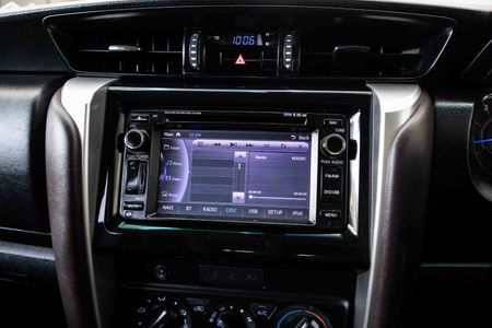 2017-Toyota-Fortuner-27-VVTi-Raised-Body-Auto_13
