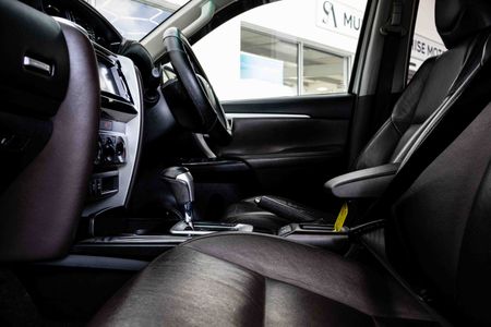2017-Toyota-Fortuner-27-VVTi-Raised-Body-Auto_18