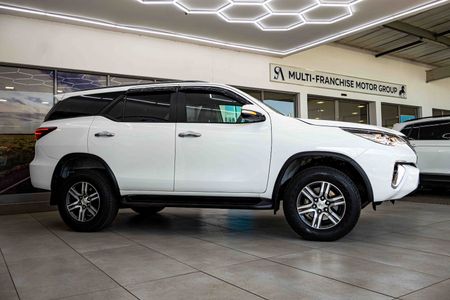 2017-Toyota-Fortuner-27-VVTi-Raised-Body-Auto_3