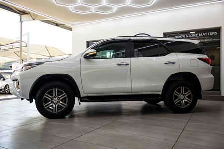 2017-Toyota-Fortuner-27-VVTi-Raised-Body-Auto_4
