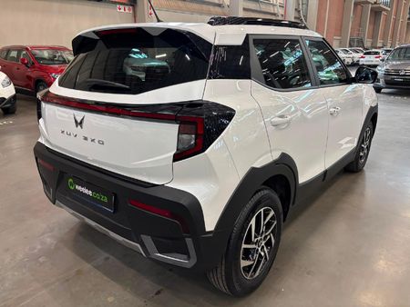 2024-Mahindra-XUV-3XO-12T-AX5-Auto_2