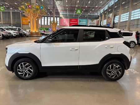 2024-Mahindra-XUV-3XO-12T-AX5-Auto_5