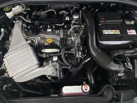 2023-Toyota-C-HR-12T-Luxury-Auto_13