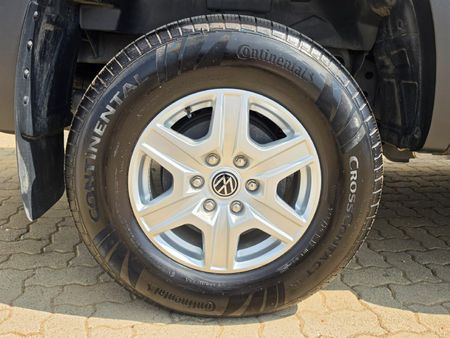 2025-Volkswagen-Amarok-20-TDI-125kW-Double-Cab_11
