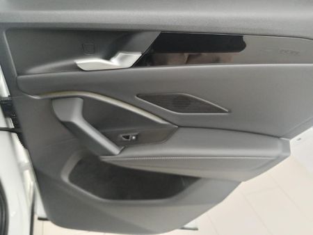 2026-Volkswagen-Tiguan-20TDI-R-Line-4Motion_10