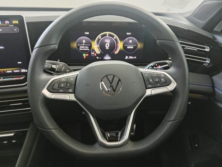 2026-Volkswagen-Tiguan-20TDI-R-Line-4Motion_17