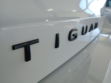 2026-Volkswagen-Tiguan-20TDI-R-Line-4Motion_21