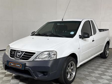 2017-Nissan-NP200-15-dCi-Safety-Pack_0