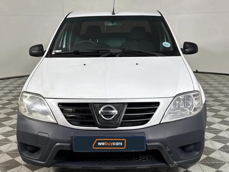 2017-Nissan-NP200-15-dCi-Safety-Pack_1