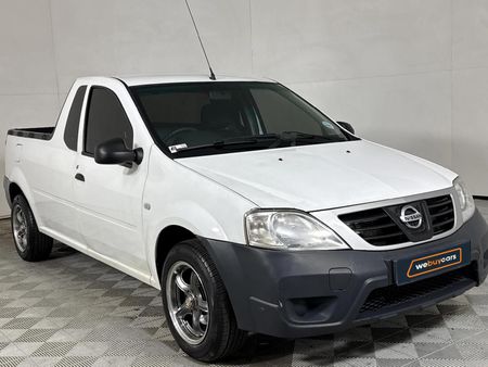 2017-Nissan-NP200-15-dCi-Safety-Pack_2
