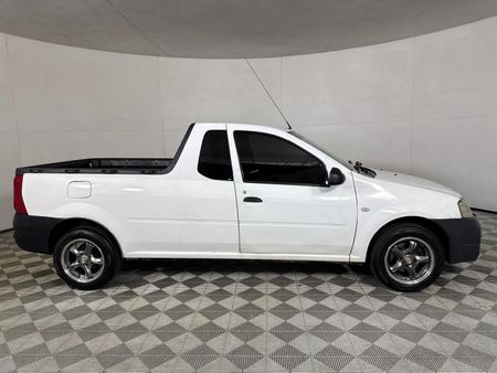 2017-Nissan-NP200-15-dCi-Safety-Pack_3