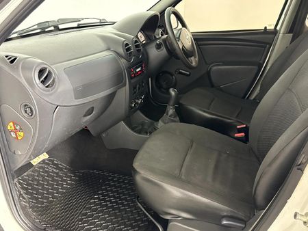 2017-Nissan-NP200-15-dCi-Safety-Pack_7